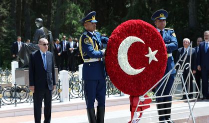 Cumhurbaşkanı Erdoğan, Türk şehitliğini ziyaret etti