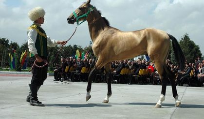 Atların, halıların, beyazların ülkesi: Türkmenistan