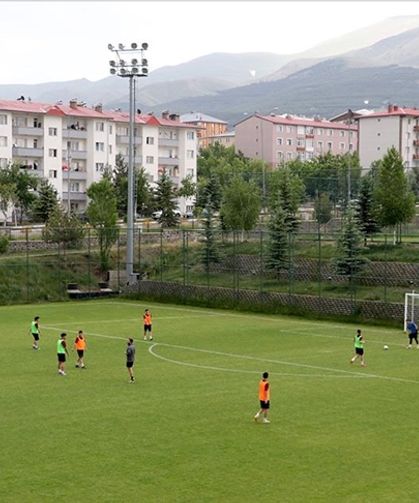 TFF'nin ilk defa uyguladığı kursla eğitim alan futbolcular, Palandöken'de antrenörlüğe hazırlanıyor