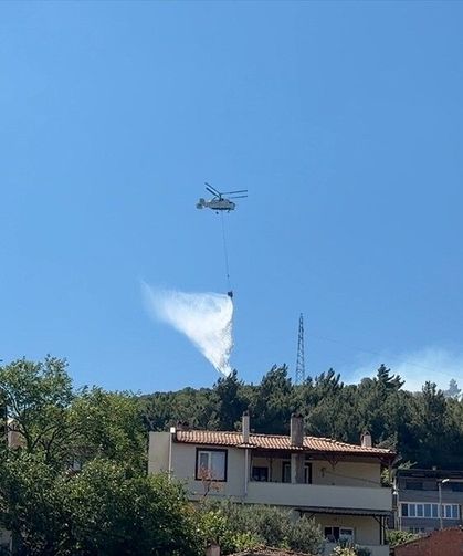 Balıkesir'deki orman yangınına havadan ve karadan müdahale ediliyor