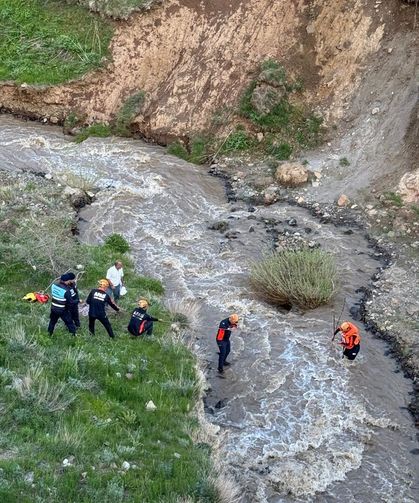 Erzurum'da mantar toplarken mahsur kalan çift, ekiplerince kurtarıldı