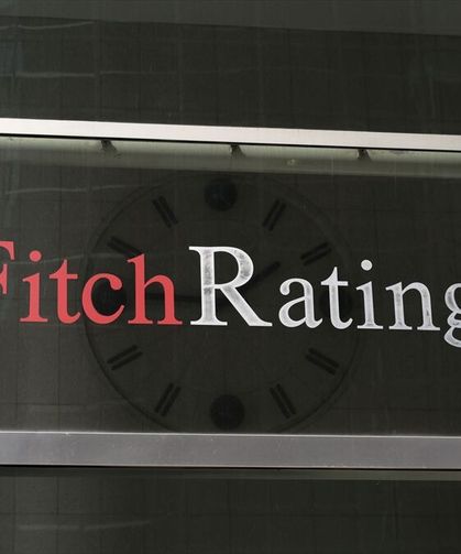 Fitch, Hürmüz Boğazı'nın açılmasıyla petrol piyasasında arz fazlası oluşacağını öngörüyor
