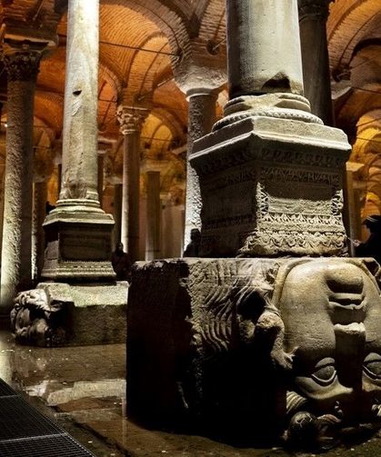 İstanbul'daki Yerebatan Sarnıcı'nı hafta sonu yaklaşık 25 bin kişi ziyaret etti