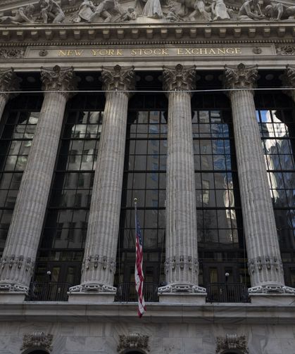 S&P 500 ve Nasdaq, çip hissesi satışları ve jeopolitik risklerle bir ayın en düşük seviyelerini gördü