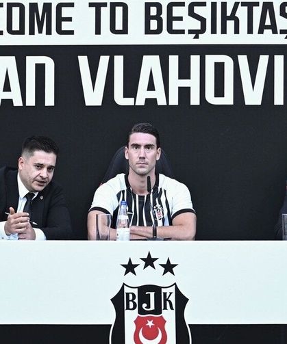 Beşiktaş Kulübü, Sırp golcü Dusan Vlahovic için imza töreni düzenledi