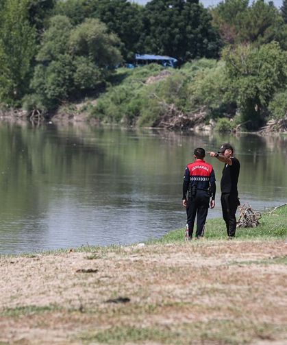 GÜNCELLEME - Adana'da Ceyhan Nehri'nde kaybolan 2 çocuktan 1'inin cesedine ulaşıldı