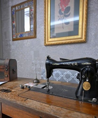 Milli Mücadele'nin izlerini taşıyan asırlık dikiş makinesi, TDV'de sergileniyor