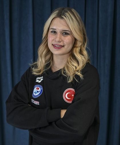Milli para yüzücü Defne Kurt, Fransa'da Avrupa şampiyonu oldu