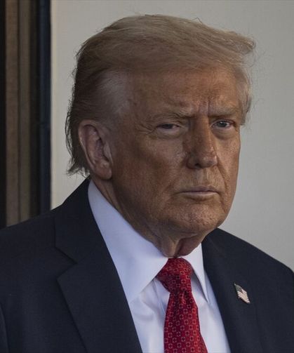 Trump, Kanada'ya yönelik otomobil ve kamyon tarifelerinin yüzde 50'ye yükseltileceğini açıkladı