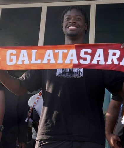Galatasaray, Fransız futbolcu Bitshiabu'yu kadrosuna kattı