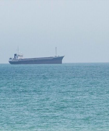 UKMTO: BAE açıklarında demirli gemi yana yattı, saldırı ihtimali araştırılıyor