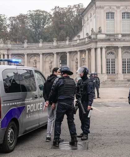 Fransa'da yaklaşık bir aydır devam eden lise eylemlerinde 8 bine yakın kişi gözaltına alındı