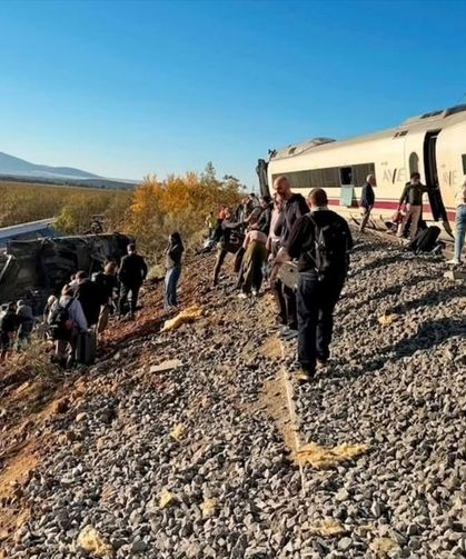İspanya'daki iki hızlı trenin çarpıştığı kazada hayatını kaybedenlerin sayısı 46'ya yükseldi