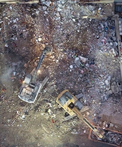 İstanbul'da kısmen çöken 7 katlı binada arama kurtarma çalışmaları tamamlandı