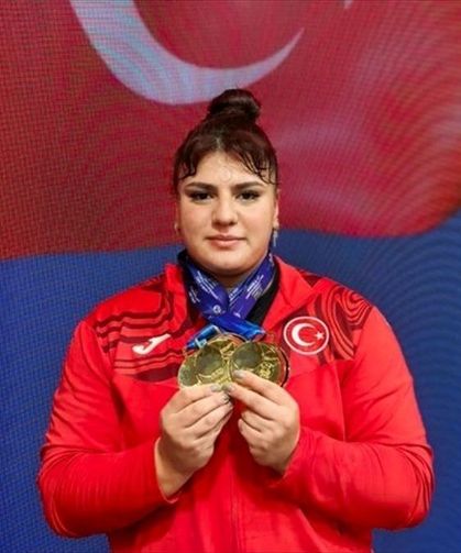 Milli halterci Tuana Süren, Avrupa Gençler Şampiyonası'nda 3 altın madalya elde etti