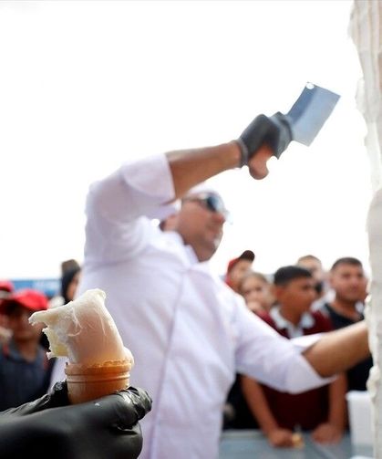 TEKNOFEST Güneydoğu'da 100 kilogram Kahramanmaraş dondurması dağıtıldı