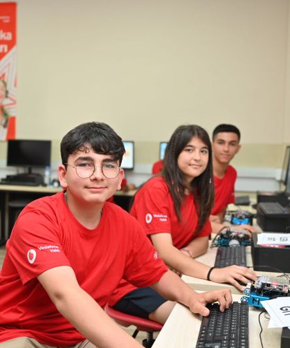 Vodafone Vakfı'nın AI Startup Studio programıyla gençlerin yapay zeka fikirleri projeye dönüşüyor