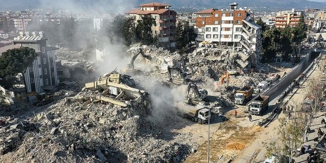 BM: Türkiye'deki depremlerin neden olduğu hasarın 100 milyar doları aşacağı tahmin ediliyor