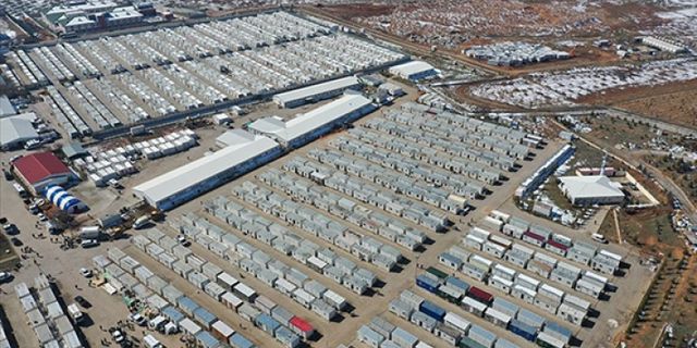 Deprem bölgelerinde 332 çadır kent ile 209 konteyner kent kuruldu