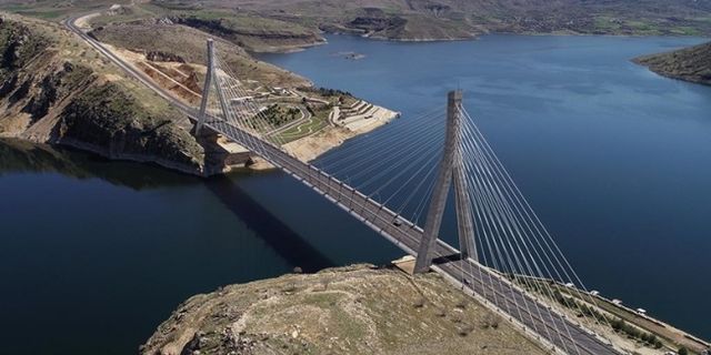 Güneydoğu'nun "Boğaz Köprüsü" depremlerde zarar görmedi