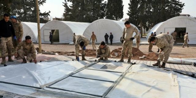Kahramanmaraş'ta yıkılan toptancılar sitesi Mehmetçiğin kurduğu çadırlarda hizmet verecek