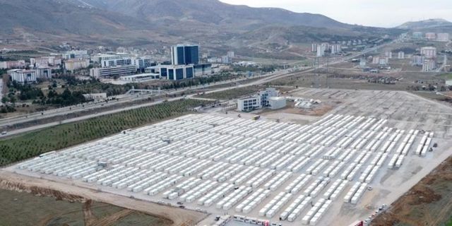 Malatya'da 25 futbol sahası büyüklüğündeki konteyner kentte hayat başladı
