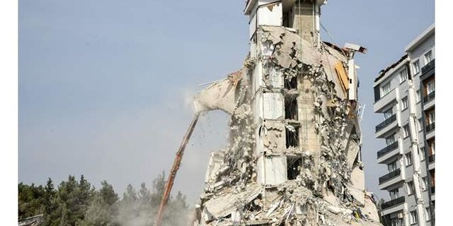Nurdağı ve İslahiye'de acil yıkım kararı alınan 1224 binadan 950'si yıkıldı 