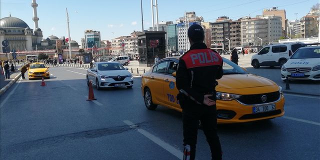 İstanbul'da asayiş uygulamasında 322 kişi gözaltına alındı
