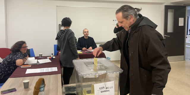 Ozan Güven, yeni imajıyla dikkat çekti
