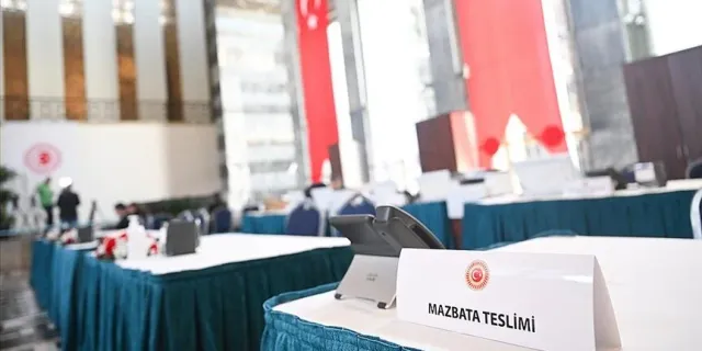 TBMM'de kayıt işlemi renkli görüntülere sahne oldu