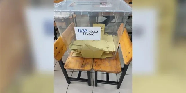 Yalova'da eski CHP İlçe Başkanı sandığa iki zarf atınca tutanak tutuldu
