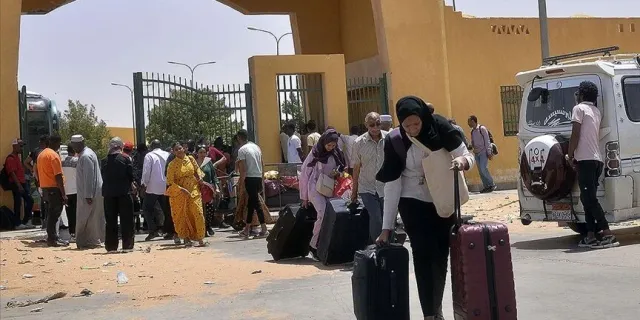 BM: Sudan'da çatışmalar nedeniyle 300 binden fazla kişi ülkeden ayrıldı
