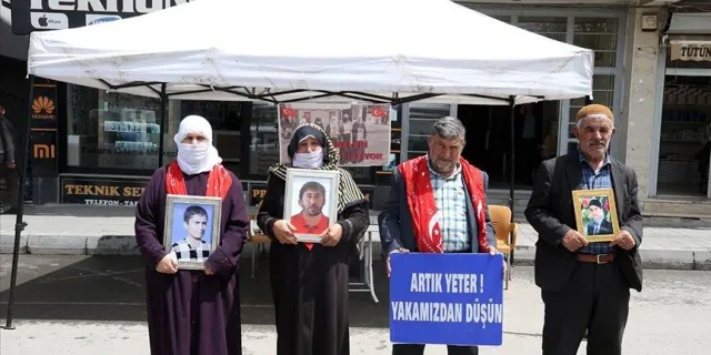 Muşlu aileler çocukları için HDP önündeki eylemlerini sürdürdü