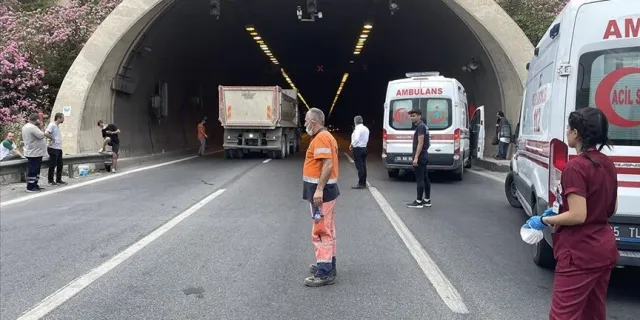 İzmir'deki Bayraklı Tünelleri'nde tır yandı