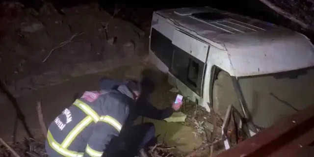 Kırıkkale'de sele kapılan minibüsteki 6 işçi kurtarıldı