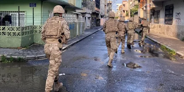 Mersin merkezli jandarma operasyonunda 23 PKK/KCK şüphelisi yakalandı