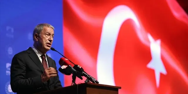 Milli Savunma Bakanı Akar: Mehmetçik, teröristleri kazdıkları çukurlara, mağaralarına gömmeye devam ediyor