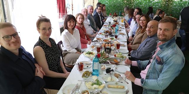 Almanya'da "Dünya Kahvaltı Günü"nde Türk kahvaltısı tanıtıldı