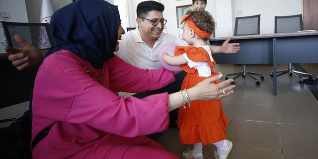 Yuvadaki kucaklaşmadan etkilenip küçük Ceyda'nın koruyucu ailesi oldular