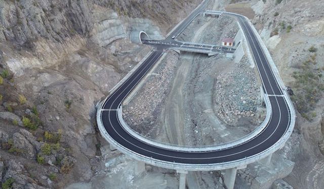 Bakan Karaismailoğlu: Yusufeli Barajı yolunda 56,7 kilometre tünel inşa edildi