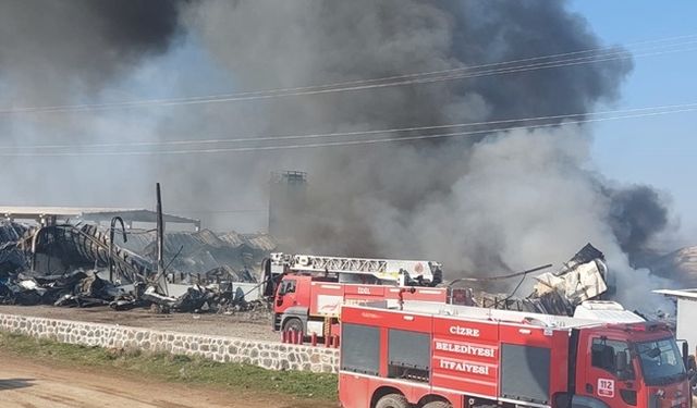 Şırnak'ta fabrikada çıkan yangında 6 işçi dumandan etkilendi