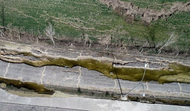 Gölbaşı Gölleri Tabiat Parkı'nda depremle oluşan hasar havadan görüntülendi