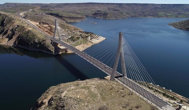 Güneydoğu'nun "Boğaz Köprüsü" depremlerde zarar görmedi