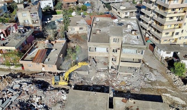 Hatay'ın Hassa ilçesinde 191 binanın enkazı kaldırıldı