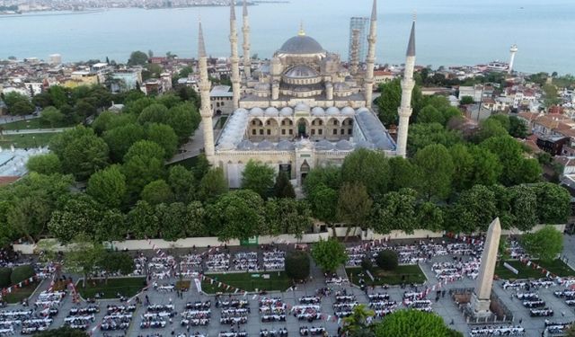 İstanbul belediyeleri ramazanda "gönül sofralarını" depremzedeler için kuracak