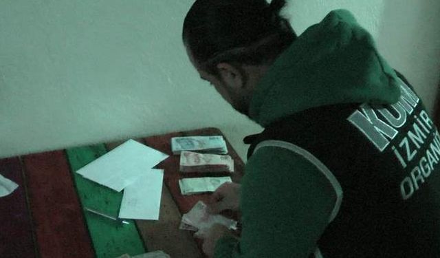 İzmir merkezli FETÖ operasyonunda 47 şüpheli yakalandı