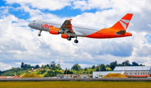 Kolombiya'da özel bir hava yolu şirketi ülkedeki tüm operasyonlarını durdurdu