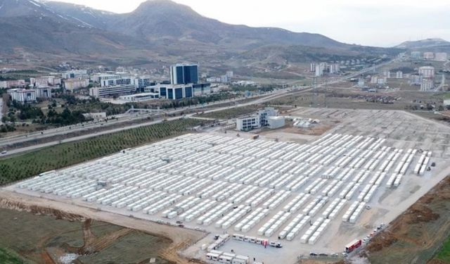 Malatya'da 25 futbol sahası büyüklüğündeki konteyner kentte hayat başladı