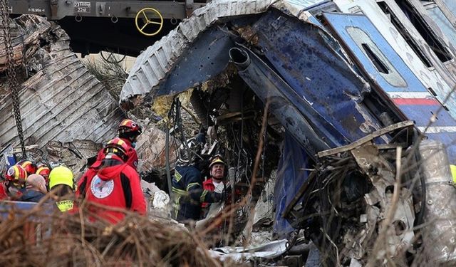 Yunanistan'da tren kazasında ölenlerin sayısı 42'ye yükseldi
