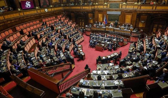 İtalya'da iktidar partisinden yabancı kelime kullanılmasını cezalandıran yasa teklifi